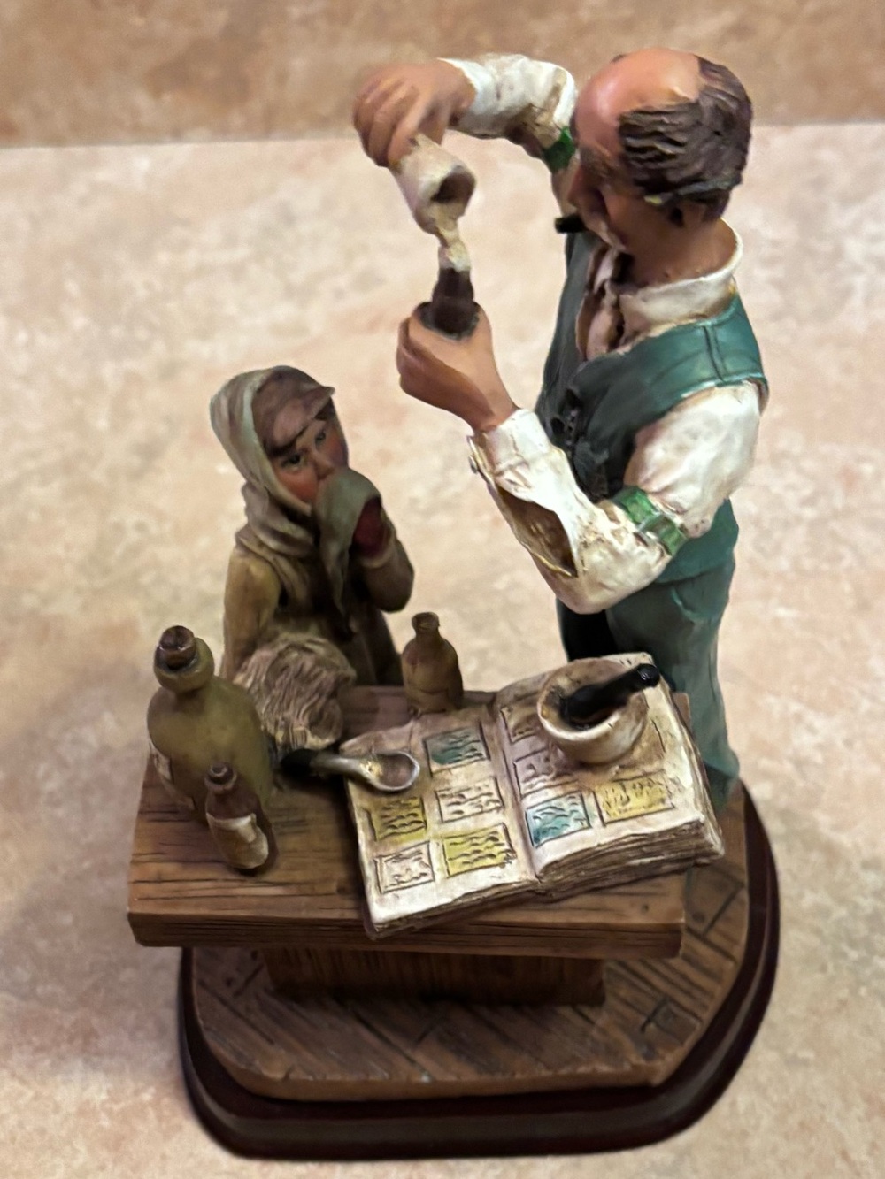 👨‍⚕️ 🏥⚕️Apothecary Figurine